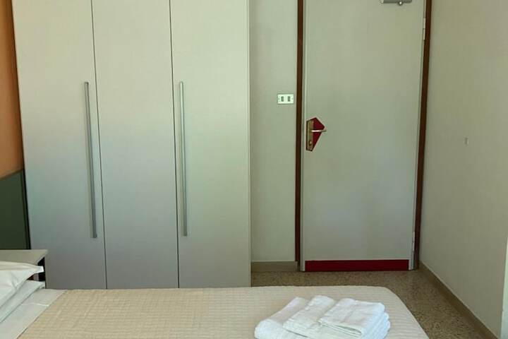 Room 25 of 62