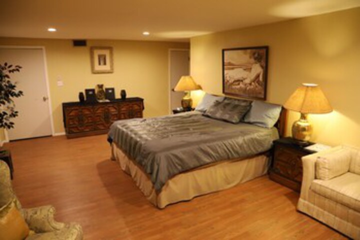 Room 21 of 38