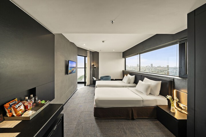 Room 32 of 80