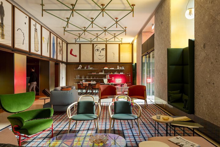 Hotel Interior 7 of 100