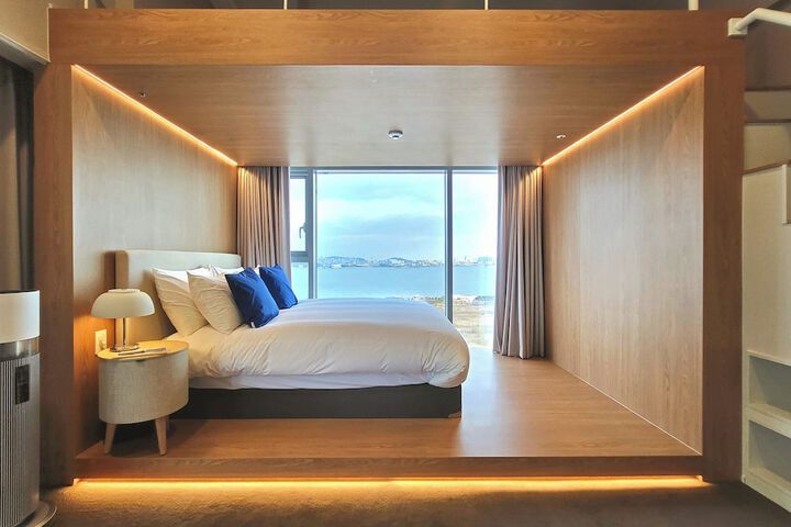 Room 25 of 37