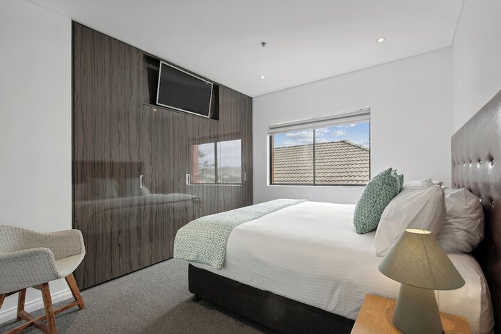 Room 10 of 85