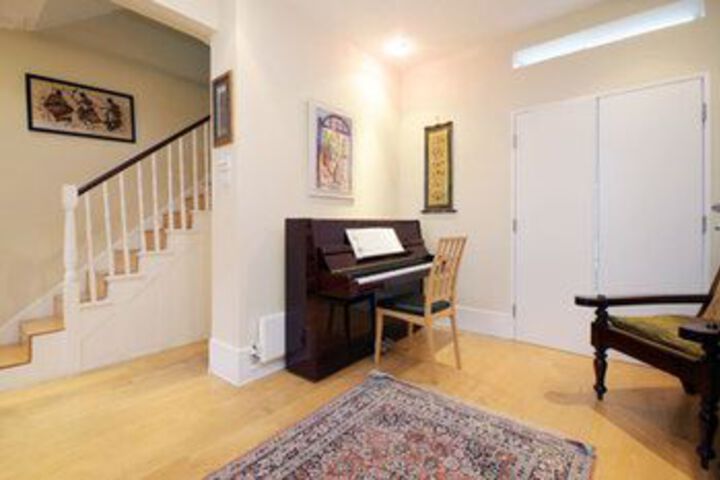 Room 4 of 15