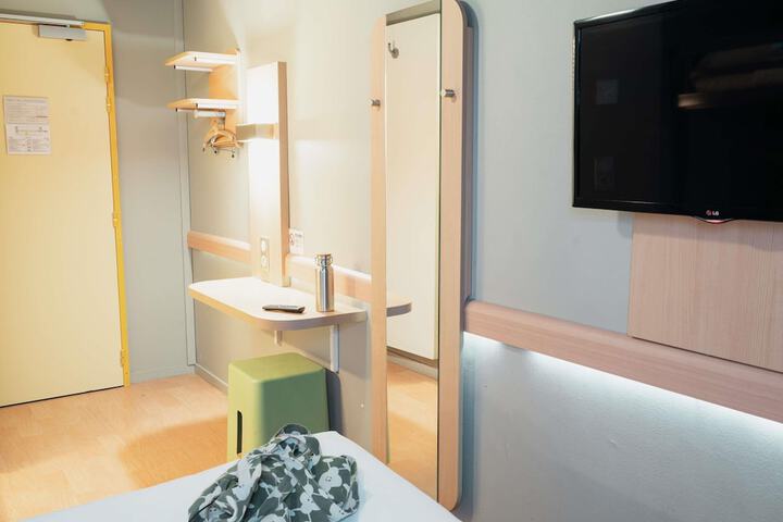 Room 19 of 39