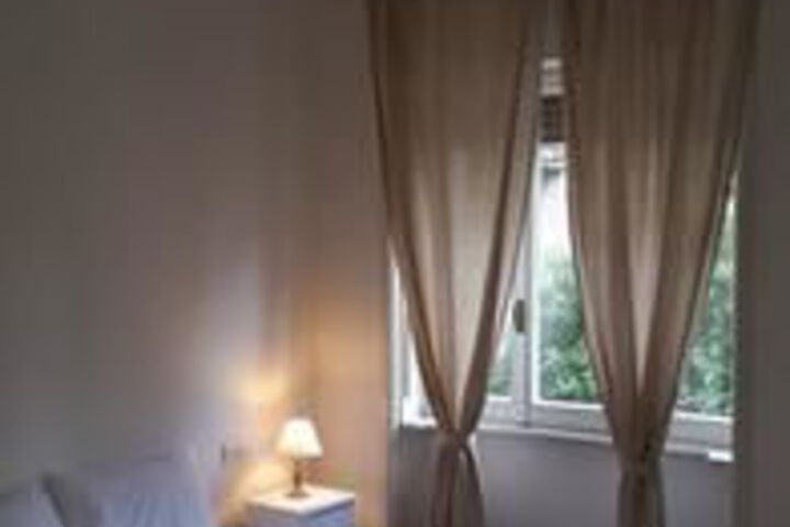Room 6 of 16