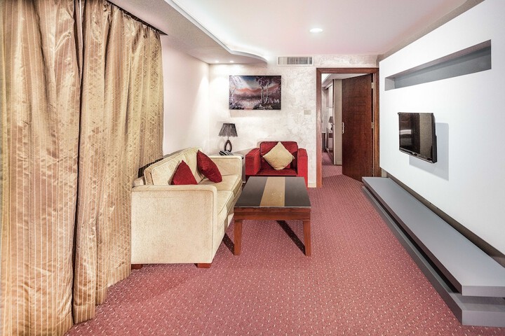 Room 11 of 24
