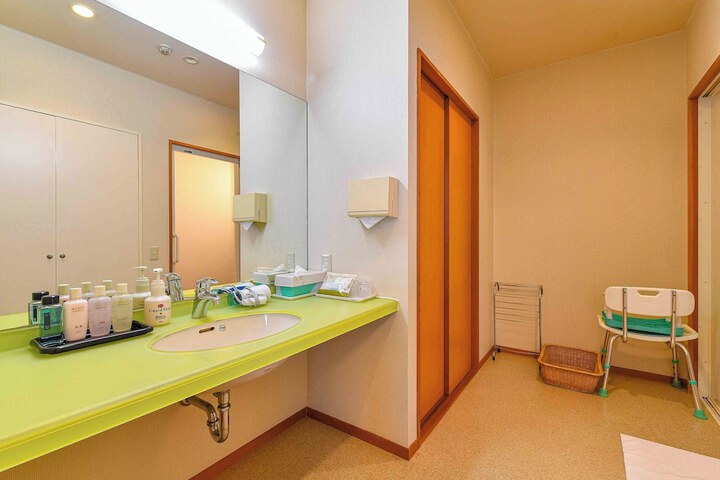 Room 18 of 124