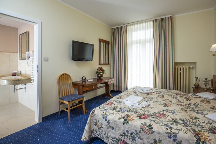Room 7 of 40