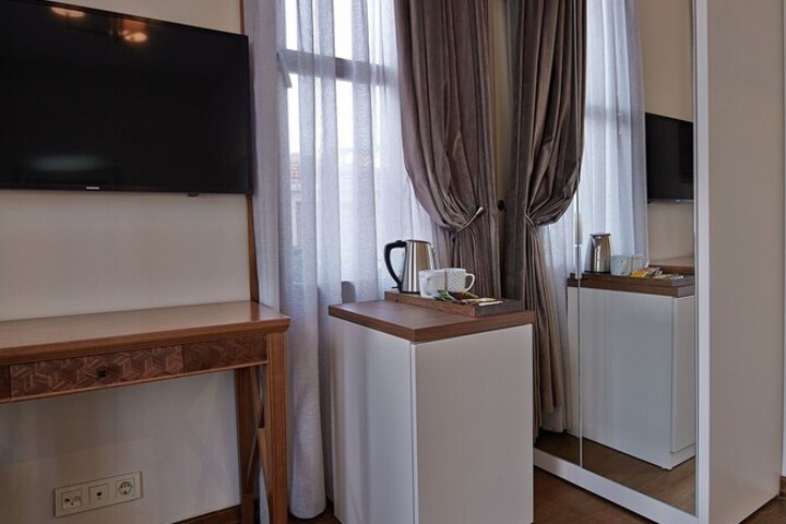 Room 27 of 51