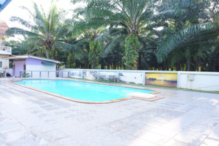 Pool 13 of 28