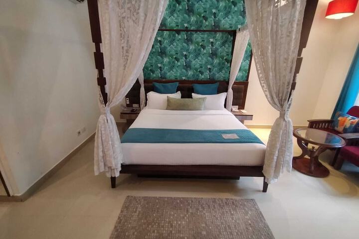 Room 13 of 65