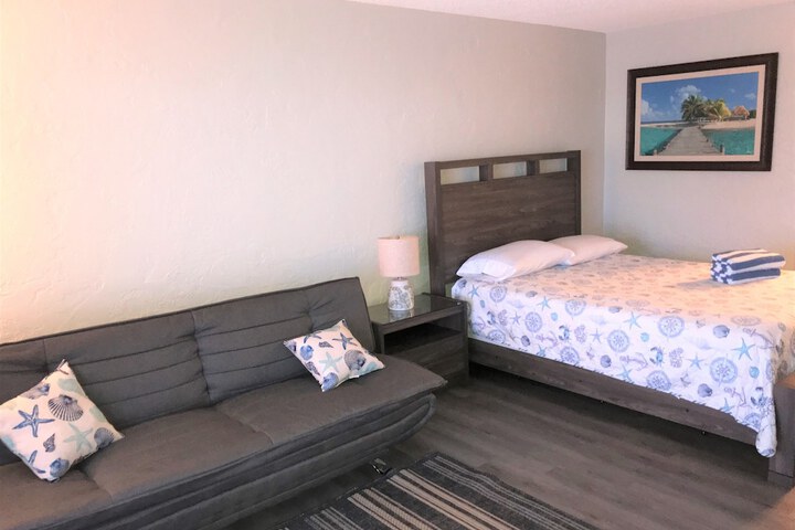 Room 8 of 25