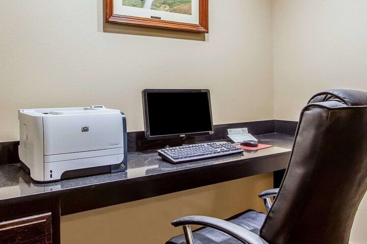 Business Center 27 of 30