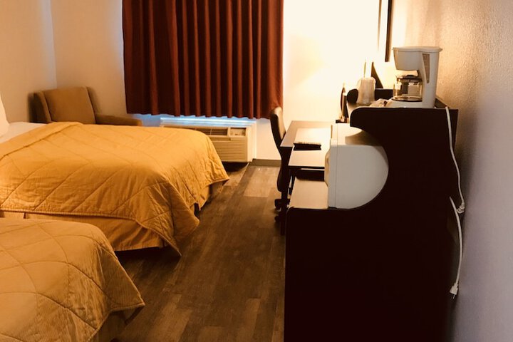 2 Queen Beds (9 of 13)