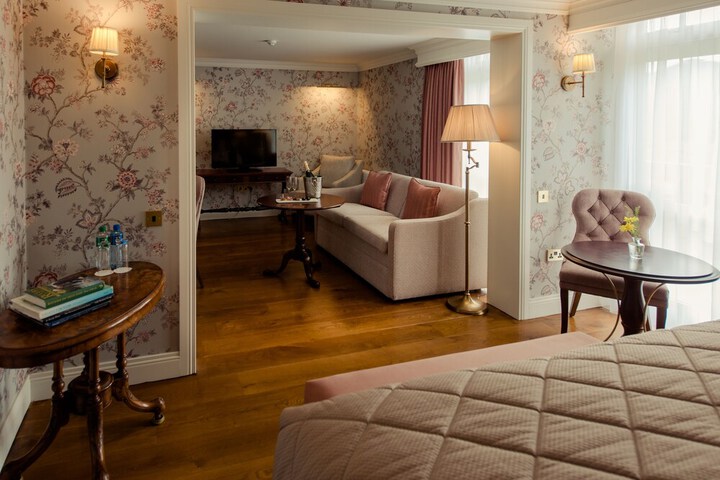 Room 50 of 108