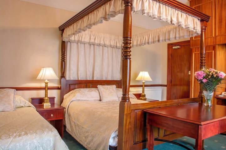 Room 8 of 32