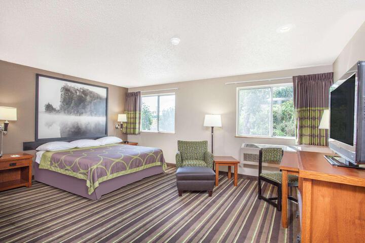 1 King Bed (5 of 9)