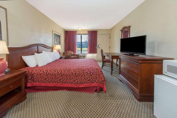 1 King Bed (5 of 12)