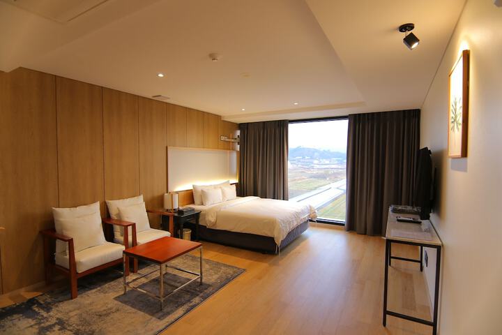 Room 46 of 190