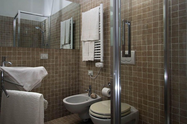 Room 8 of 19