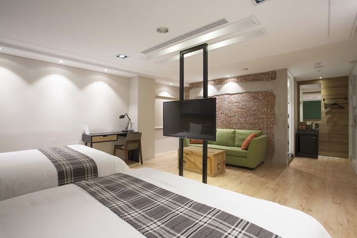 Room 19 of 36