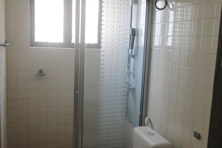 Room 8 of 10