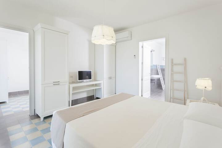 Room 10 of 105