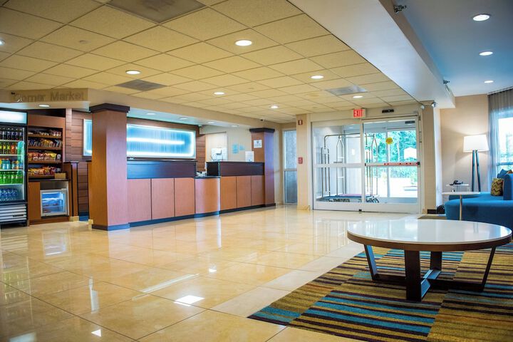Lobby lounge