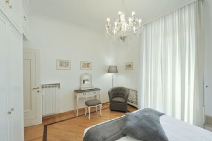 Room 18 of 28