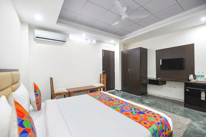 Room 26 of 38