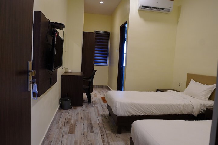 Room 5 of 13