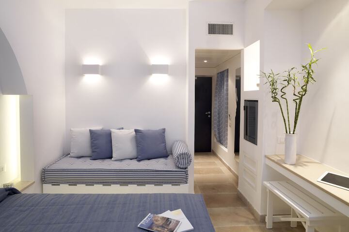 Room 2 of 53
