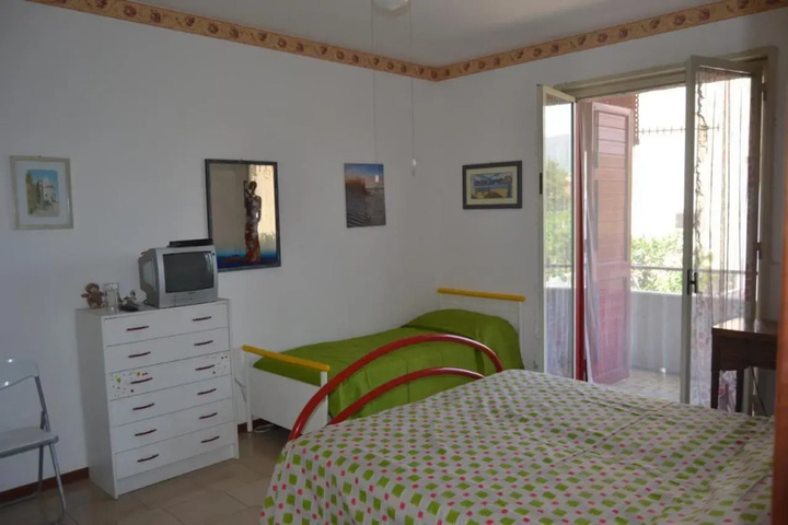 Room 2 of 8