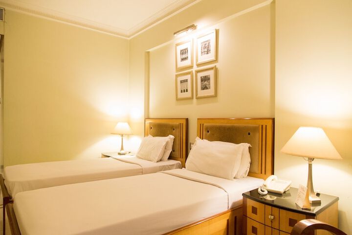Room 10 of 40