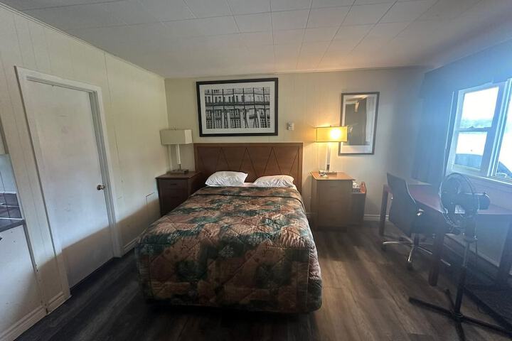Room 9 of 42