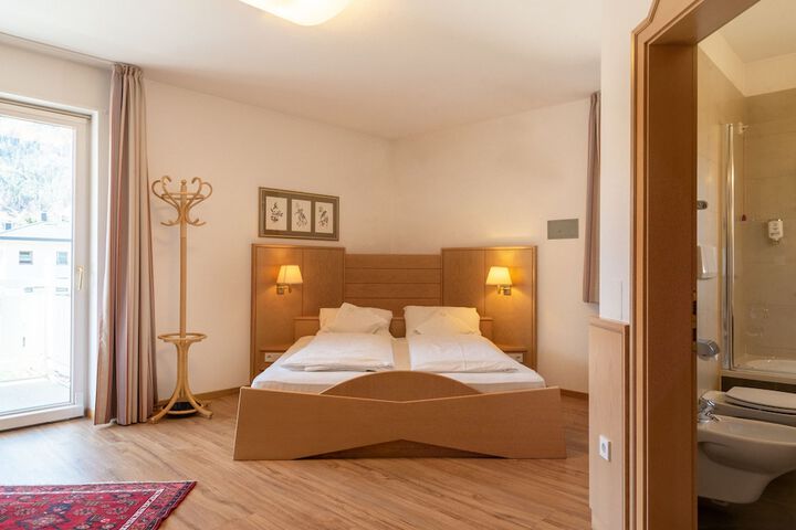 Room 16 of 53
