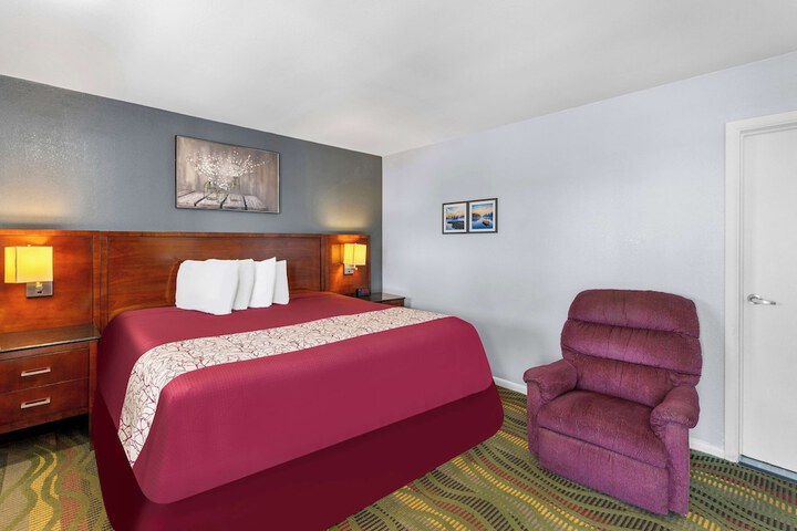 Room 5 of 30