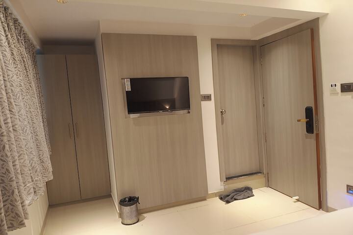 Room 34 of 65