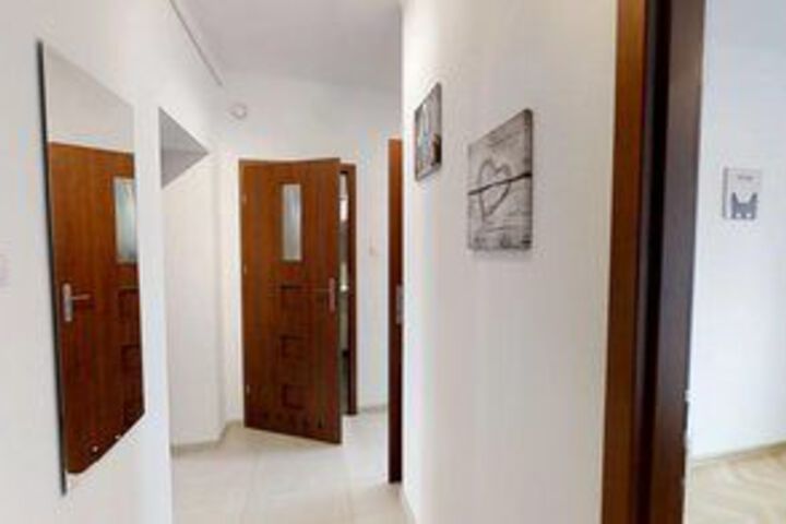 Room 9 of 11