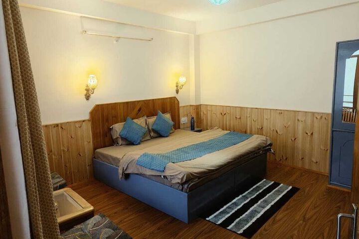 Room 11 of 36