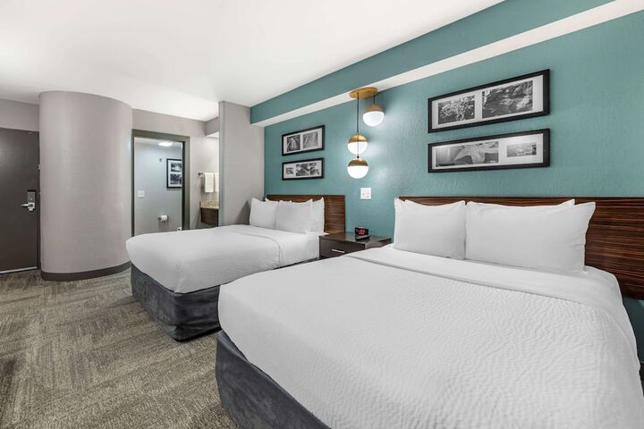 Double Accessible Queen Size Bed (3 of 12)