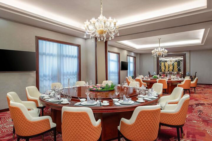 Dining 74 of 133