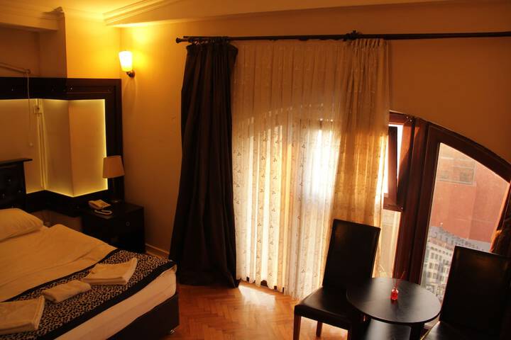Room 14 of 27