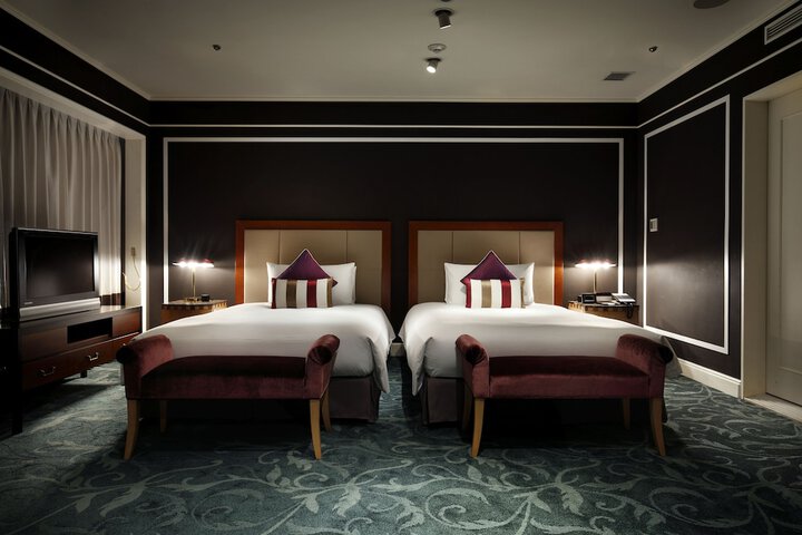 Room 27 of 148