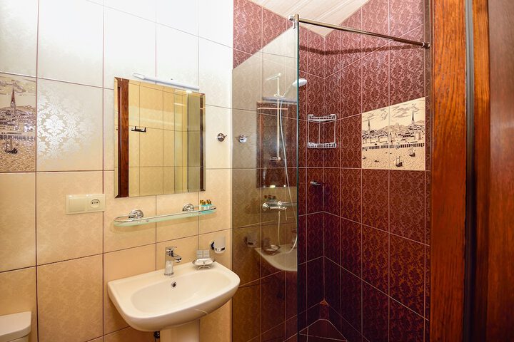 Room 33 of 51