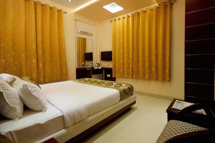 Room 8 of 33