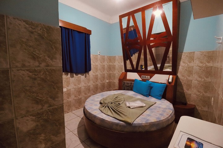 Room 32 of 70