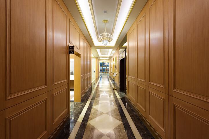 Ballroom/Hall 40 of 45