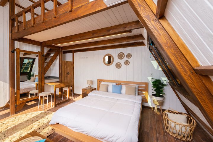 Room 3 of 53