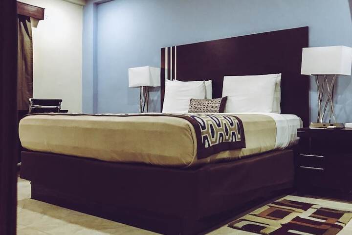 Room 8 of 16